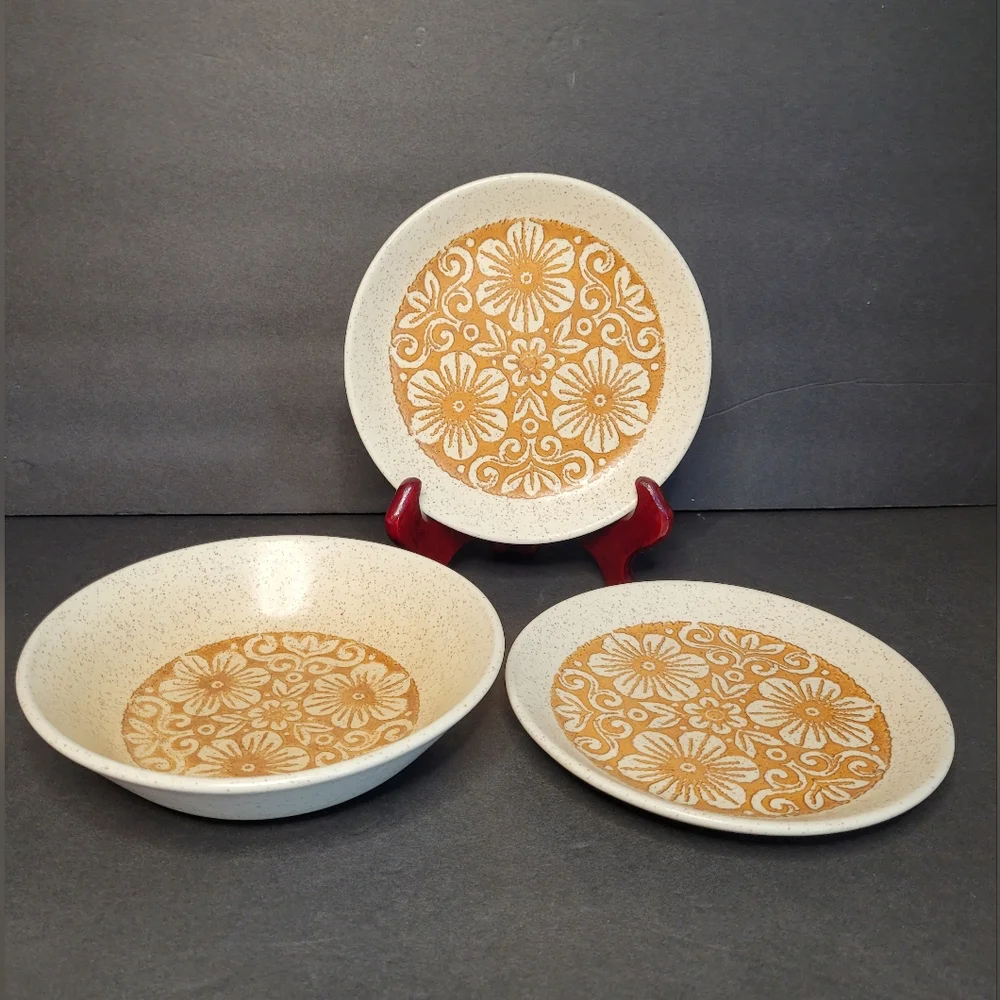 Vintage Biltons Lot Two Dessert Snack Salad Plates and One Cereal Bowl Excellent